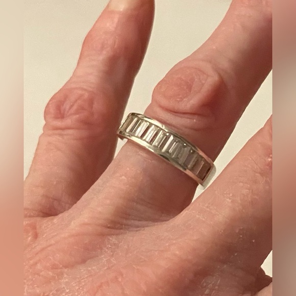 Avon 925 Sterling Silver square cut Cubic Zirconia stones band ring - size 5 - Picture 4 of 12